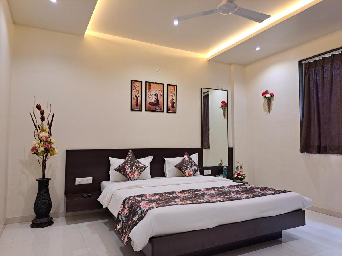 Hotel Bouquet Residency à Nashik Extérieur photo