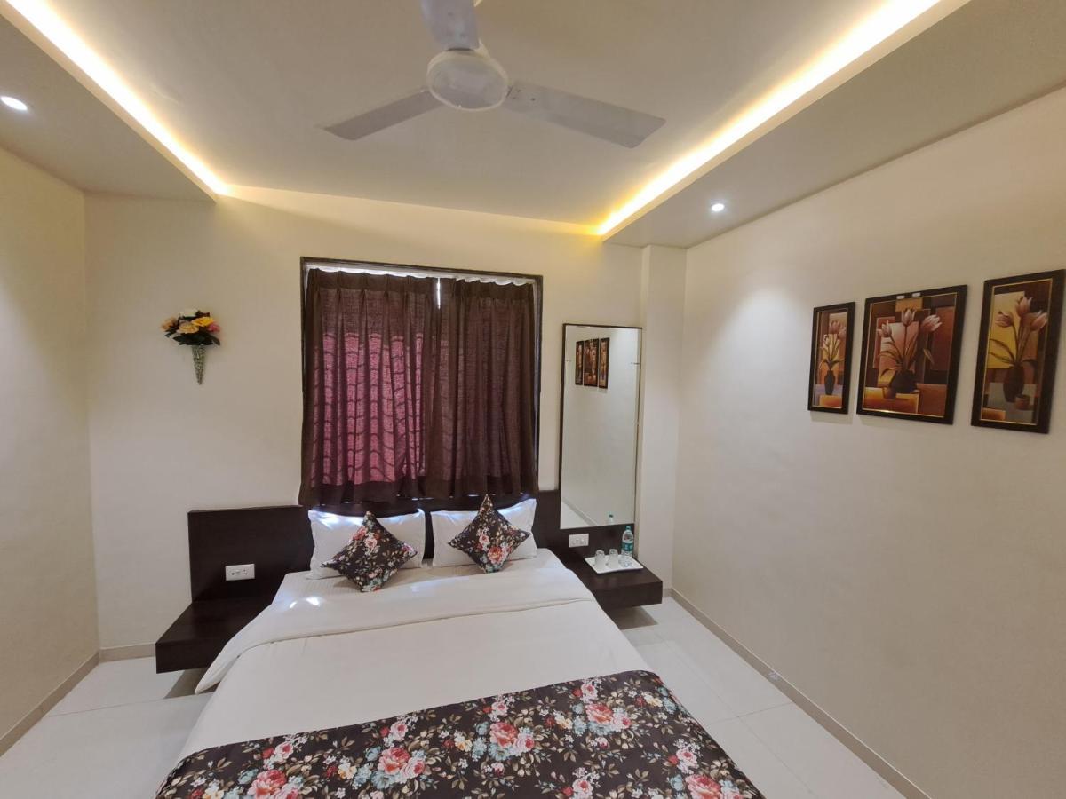 Hotel Bouquet Residency à Nashik Extérieur photo