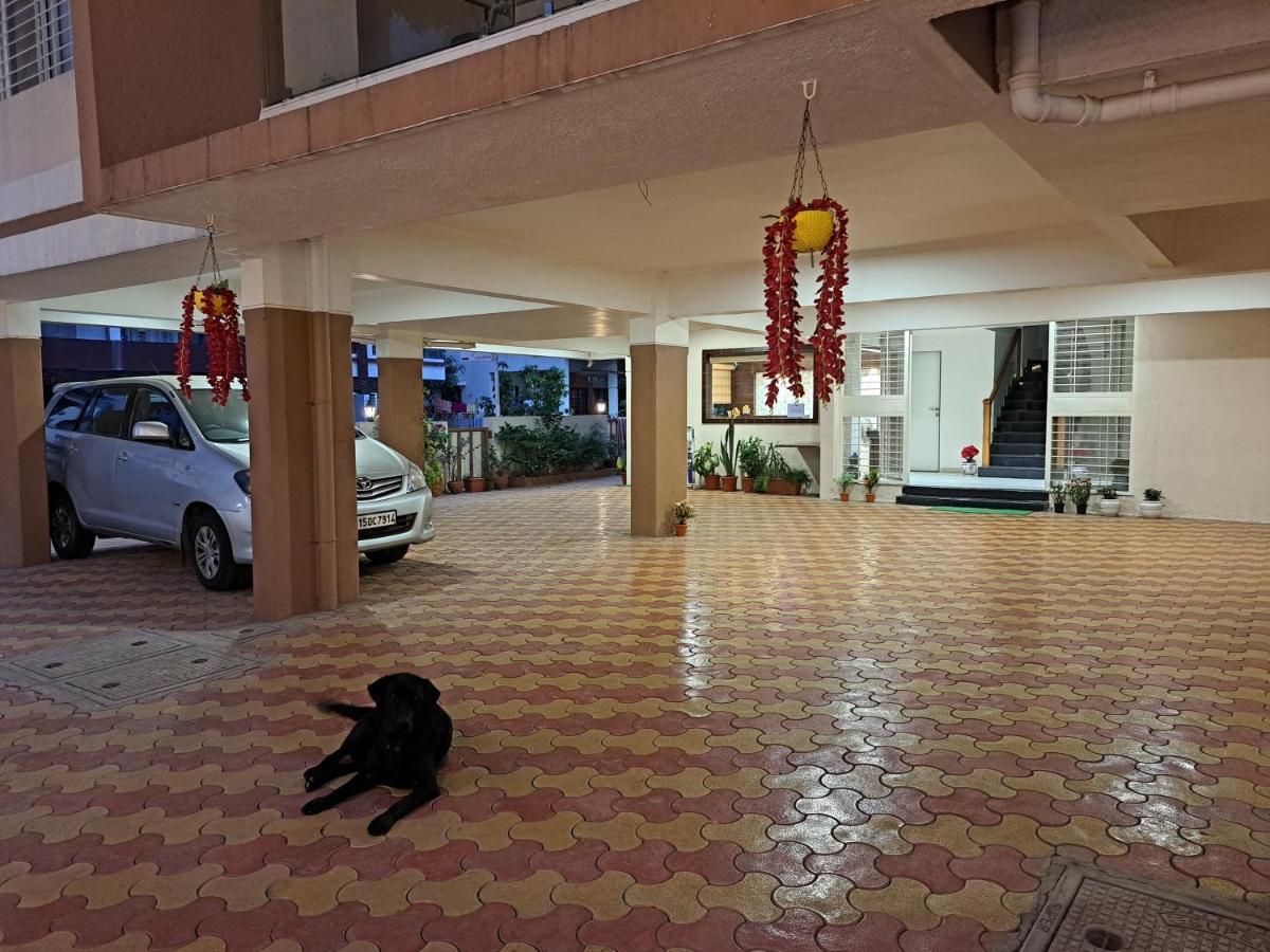 Hotel Bouquet Residency à Nashik Extérieur photo