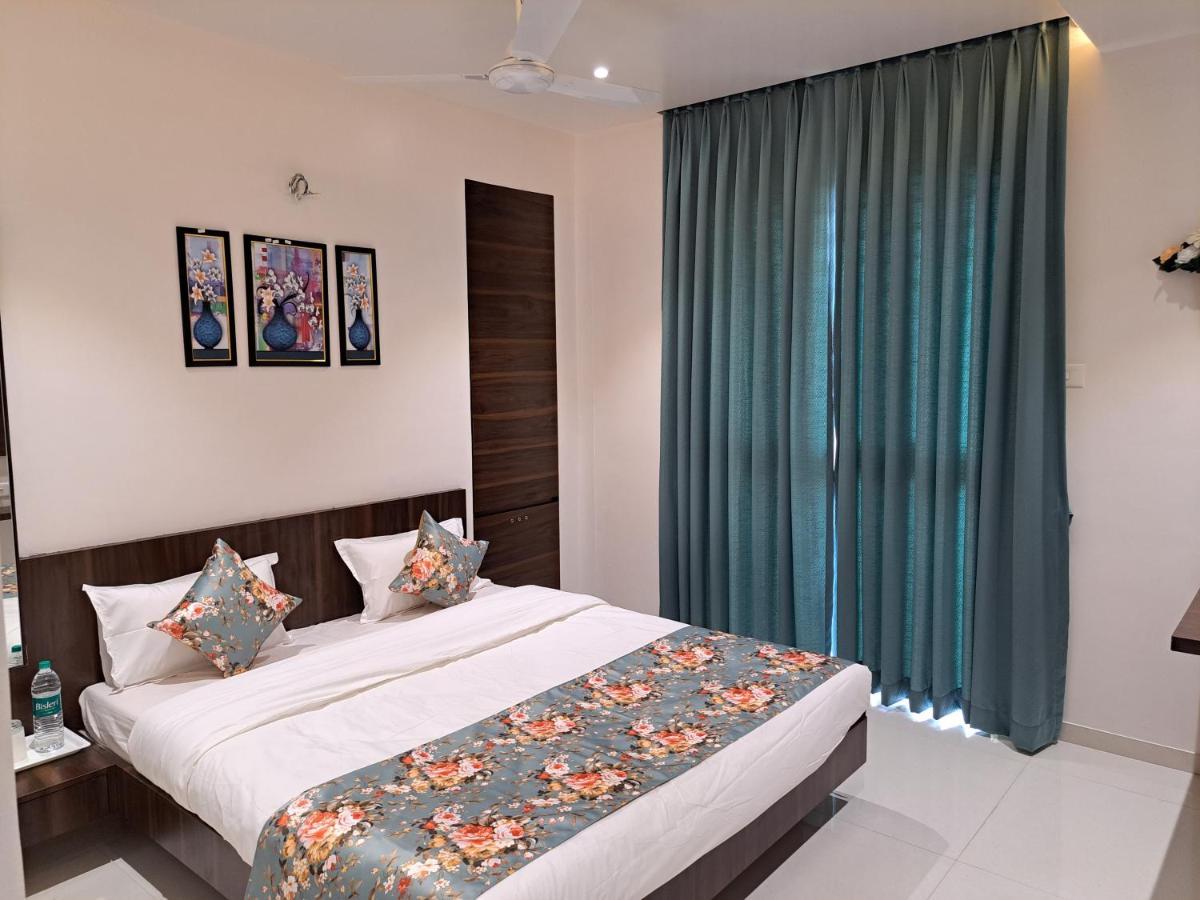 Hotel Bouquet Residency à Nashik Extérieur photo