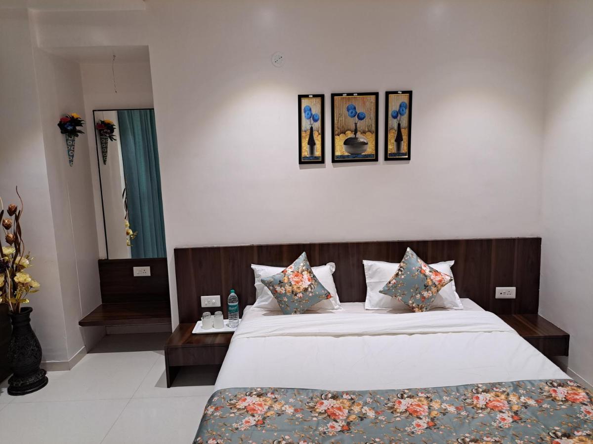 Hotel Bouquet Residency à Nashik Extérieur photo