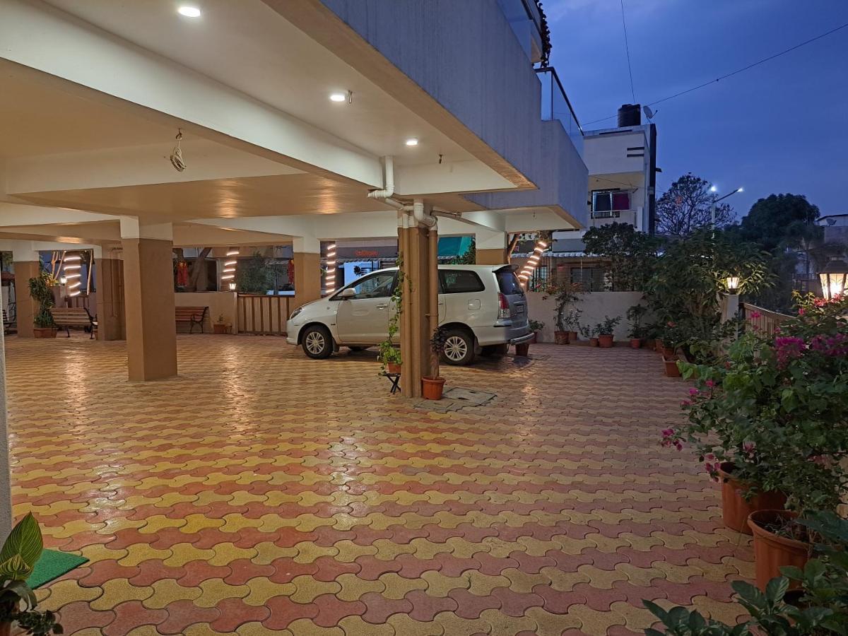 Hotel Bouquet Residency à Nashik Extérieur photo