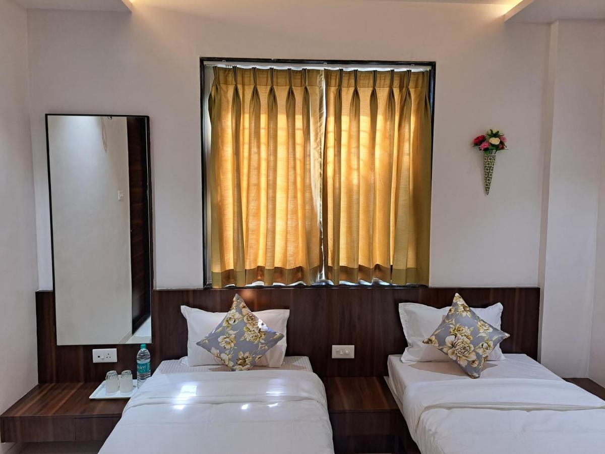 Hotel Bouquet Residency à Nashik Extérieur photo