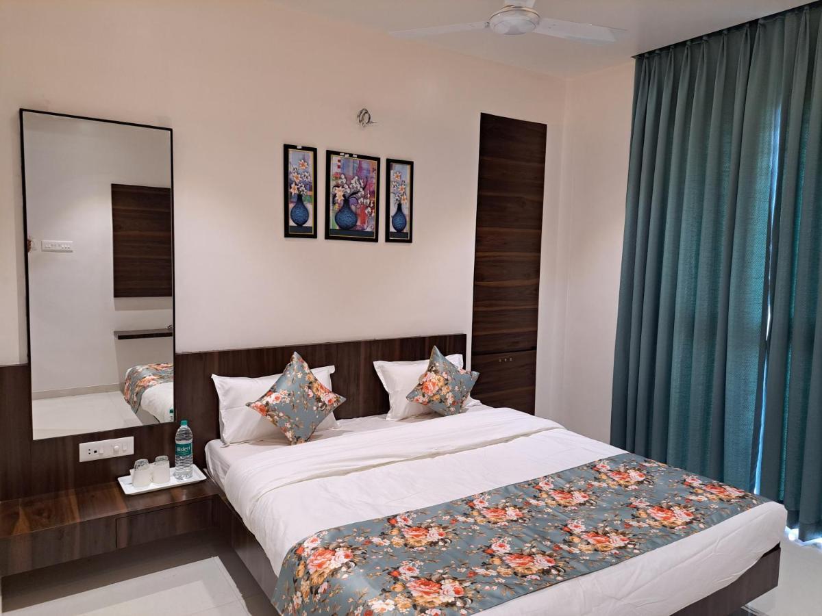 Hotel Bouquet Residency à Nashik Extérieur photo