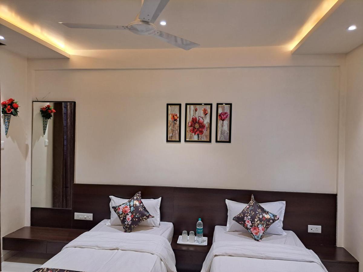 Hotel Bouquet Residency à Nashik Extérieur photo