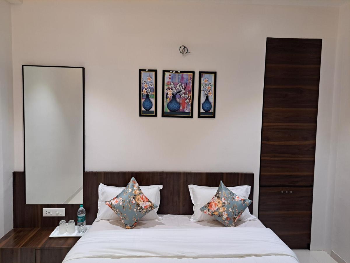 Hotel Bouquet Residency à Nashik Extérieur photo