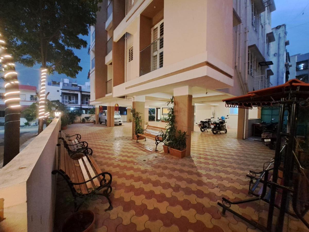 Hotel Bouquet Residency à Nashik Extérieur photo