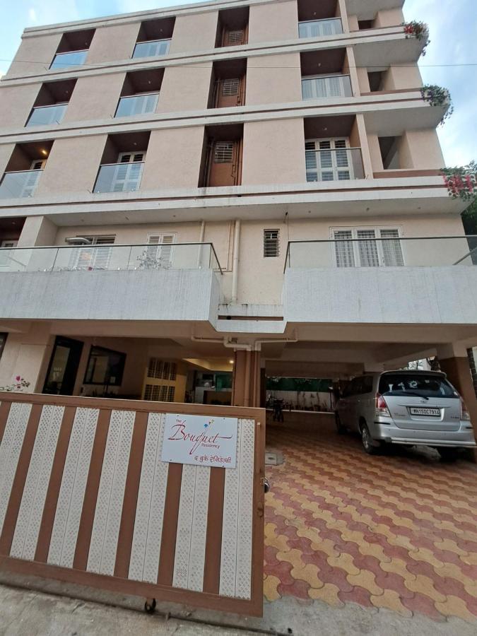 Hotel Bouquet Residency à Nashik Extérieur photo