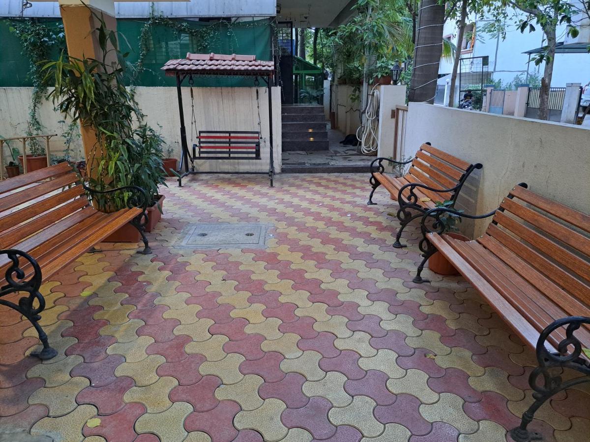 Hotel Bouquet Residency à Nashik Extérieur photo